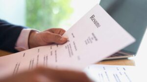 CV efficace : le guide complet (structure, mots-clés, design)